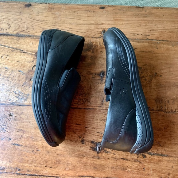 Drew New Condition Black Leather Loafers - Picture 3 of 4